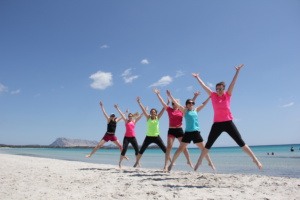 Bikini Bootcamp Sardinien Luftsprung